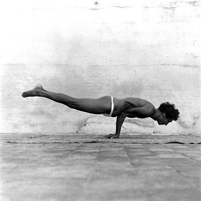 Индуист, практикующий йогу, 1949 год. Элиот Элисофон