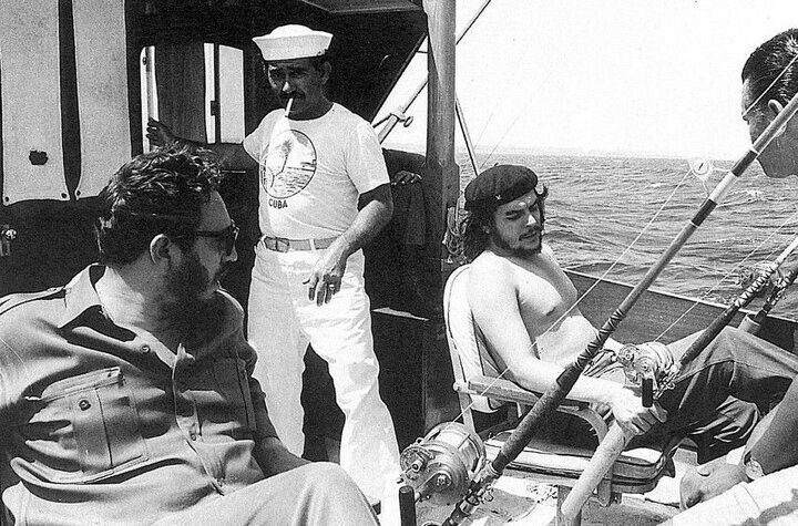Че Гевара и Фидель Кастро на рыбалке, 1960 год.