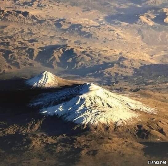 Уникальная фотография горы Арарат, сделанная из космоса героем России, летчик...