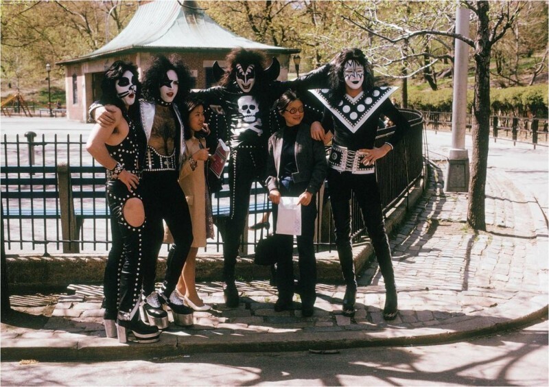 Kiss с фанатками в Центральном парке Нью-Йорка, 1974 год.