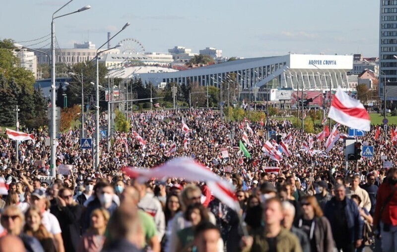 Рекордное шествие протеста в Минске и тупик оппозиции. Что происходит в Белоруссии