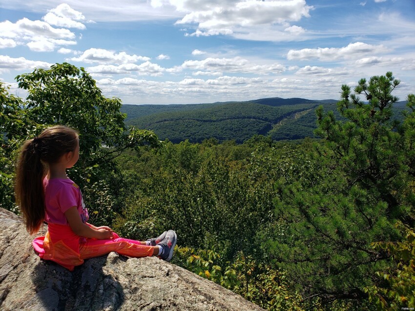 Harriman State Park, занимающий 47 527 акров, является вторым по величине гос...