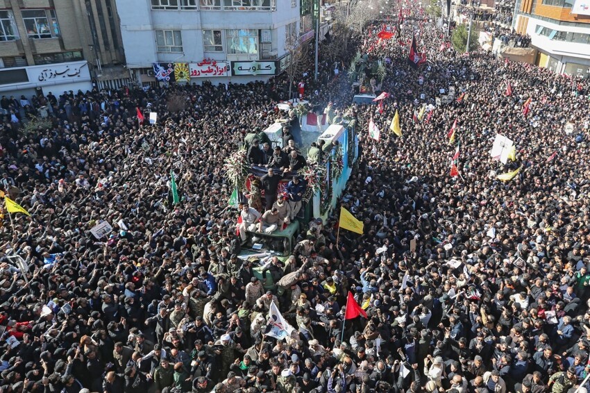 Похороны генерала Корпуса стражей Исламской революции Касема Сулеймани - массовое скопление людей привело к давке, в результате которой погибли по меньшей мере 32 человека, ещё более 40 пострадали,