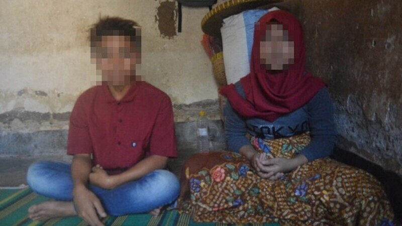 Муж учится в средней школе, а супруга – в начальной. Индонезию потрясла свадьба школьников