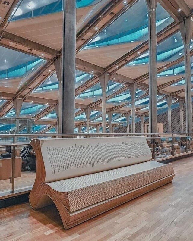 6. Скамейка в Александрийской библиотеке