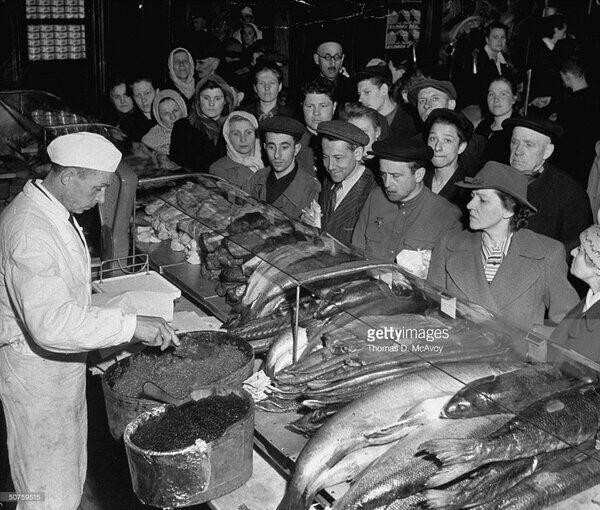 Рыба в СССР стоила дешево, килькой и минтаем кормили кошек, никто даже не думал употреблять эту рыбу в пищу