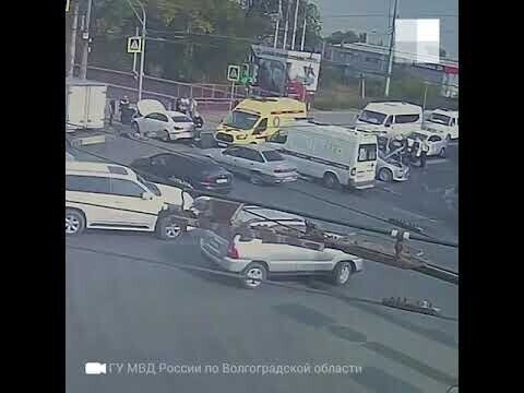 Авария на перекрестке в Волгограде 