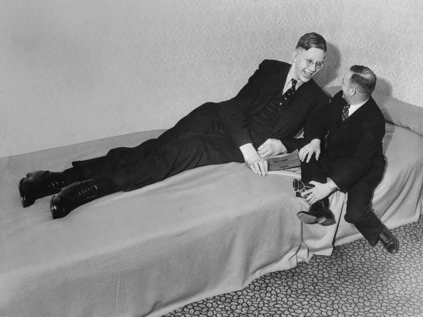 19-летний Роберт Уодлоу (рост 262 см), являющийся самым высоким человеком в истории человечества, 1 апреля 1937 года