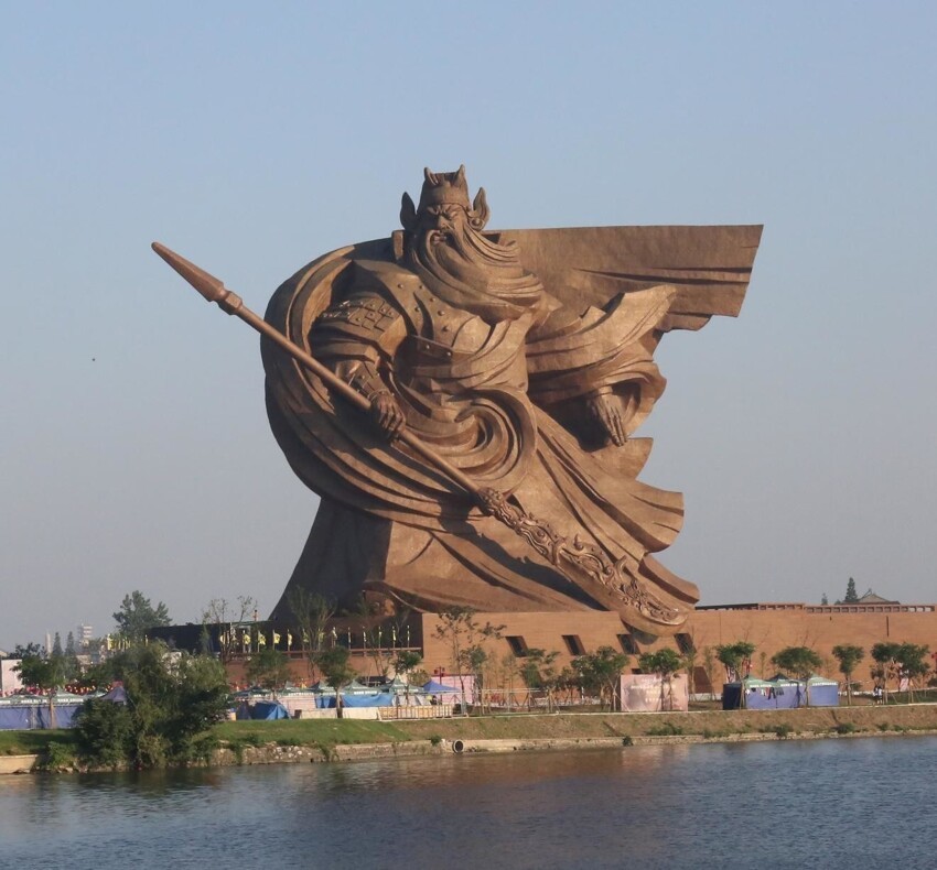 1320-тонная статуя Гуань Юй, Цзинчжоу, Китай