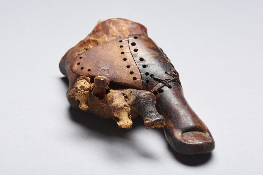 Протез из Египта возрастом 3000 лет. Это один из старейших протезов из когда-либо обнаруженных
