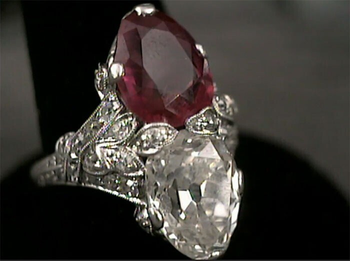 11. Кольцо с бриллиантом и рубином за 400 тысяч долларов