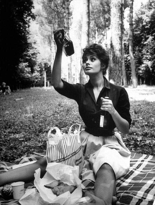 Софи Лорен на пикнике. 1961 год.