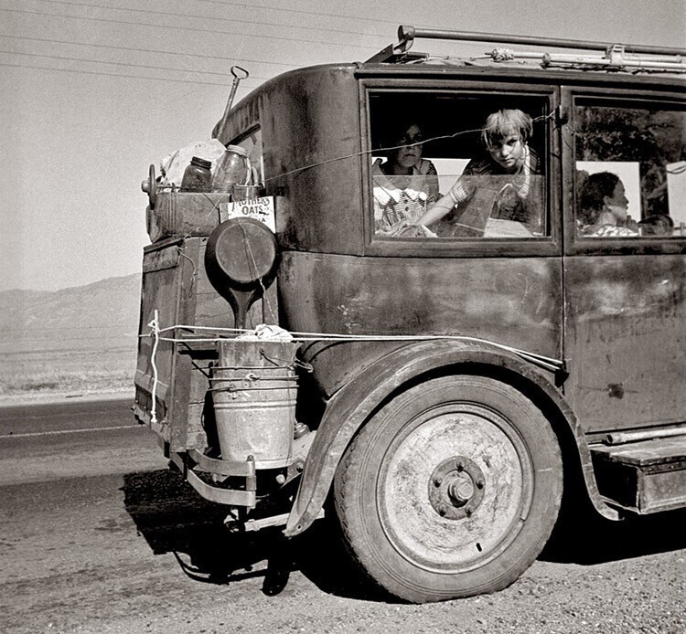Август 1936. Семья из Техаса, покинувшая свой город из-за засухи.