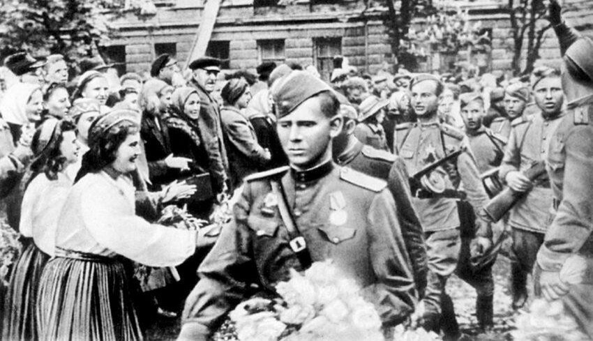 Западные партнёры представили советских солдат-освободителей в виде варваров-мародёров