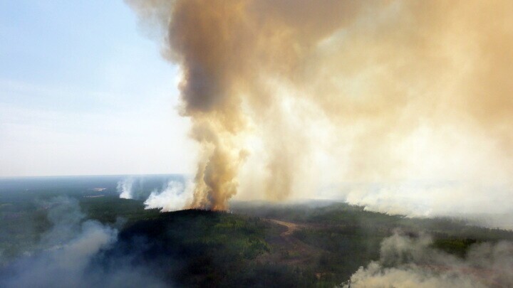 Тяжело дышать, щиплет глаза: жители Якутска страдают от дыма лесных пожаров