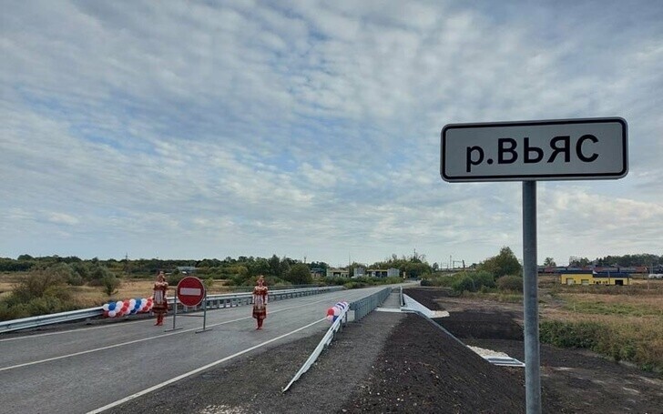 В р. Мордовия в селе Семилей Кочкуровского района открыт новый мост через реку Вьяс.