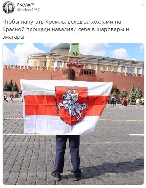 Сфоткались по-быстрому, стыдливо свернули свой флажок в трубочку и убежали постить это фото во все соцсети. Борцуны 