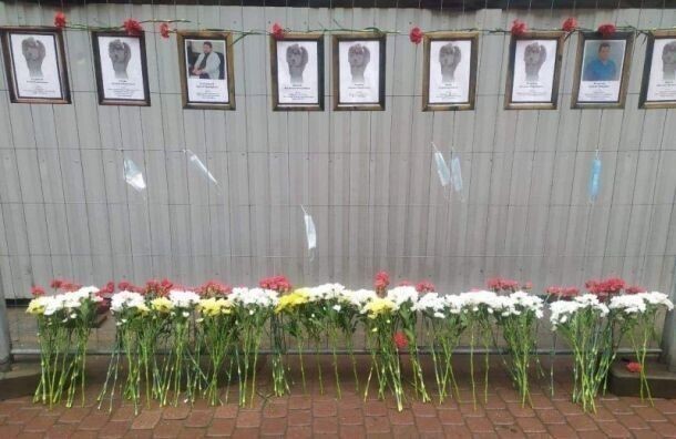 Стену памяти погибшим медикам-борцам с коронавирусом хотят политизировать педофил и травокур
