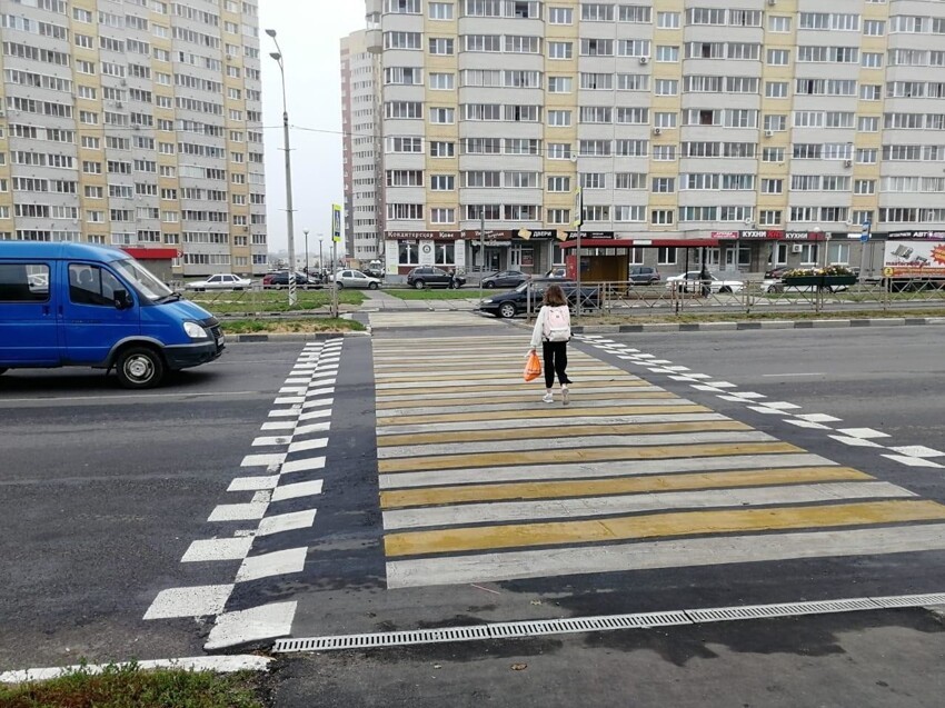 В Москве установили пешеходный переход, скрестив его с лежачим полицейским