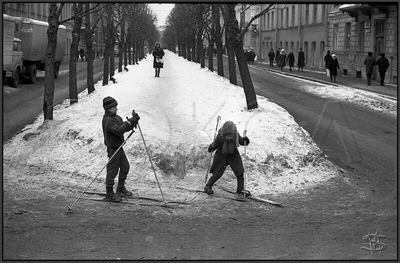 Возвращение из школы по улице Правды, 1982