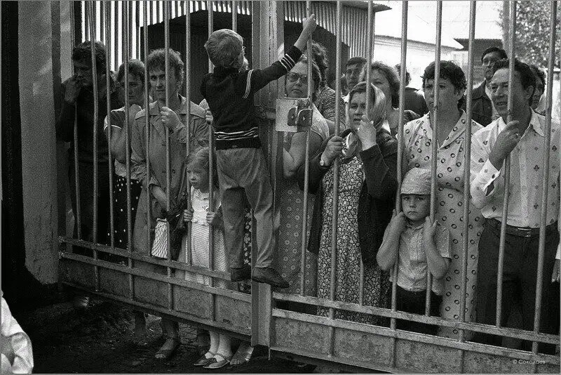 Родительский день в пионерлагере. Зенково. Прокопьевский район, 1985.