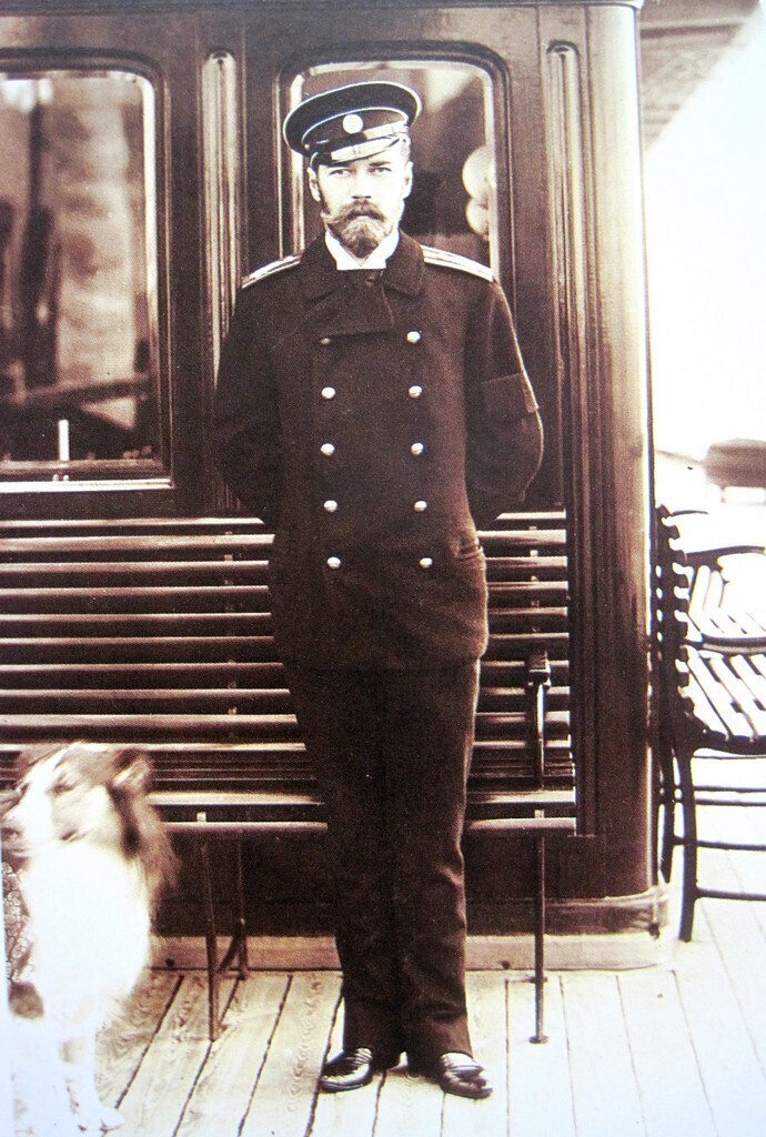 Император Николай II у кормового салона яхты «Полярная звезда»