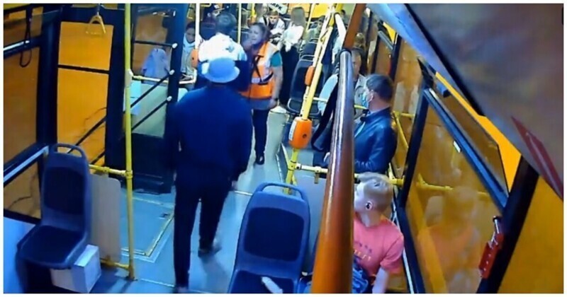 Пассажир троллейбуса заступился за кондуктора и усмирил дебошира