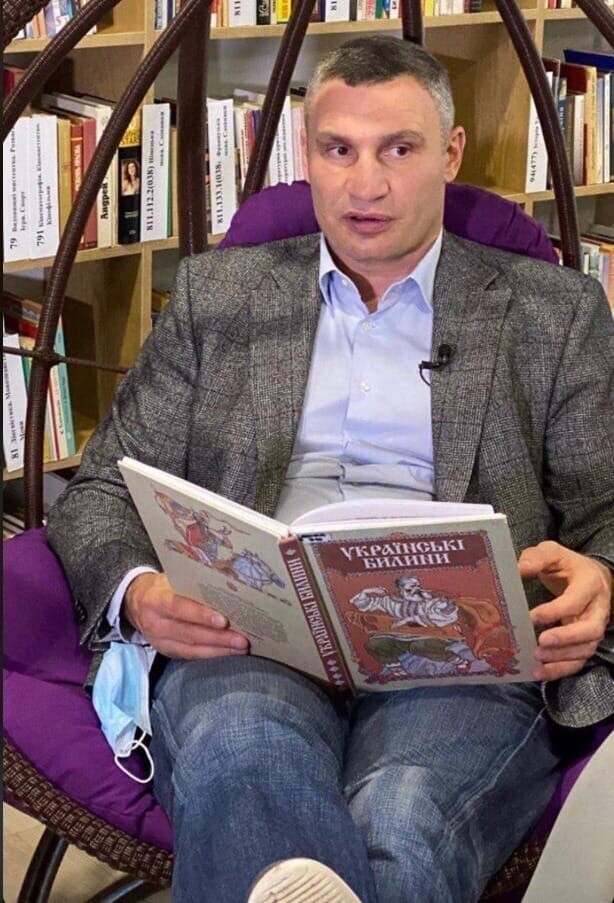  Виталий читал в былинах Древней Украины - о формировании материков и всего сущего на земле, строительстве пирамид, рытье чёрного моря, изобретении колеса, пороха, математики  Много думал..