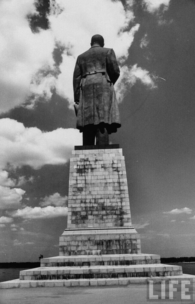 Статуя Иосифа Сталина в волжском городе