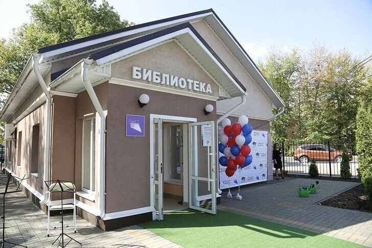 В Воронеже торжественно открыли первую в городе модельную библиотеку Библиотека № 25 имени В.М. Пескова, стаж работы которой уже 65 лет, модернизирована в рамках мероприятий нацпроекта «Культура».