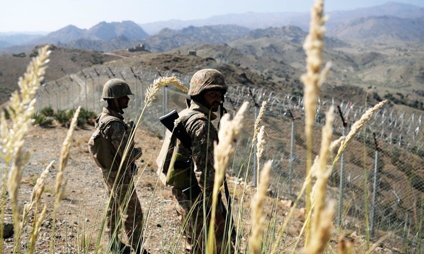 Пакистан отгораживается от Афганистана колючей проволокой и минами