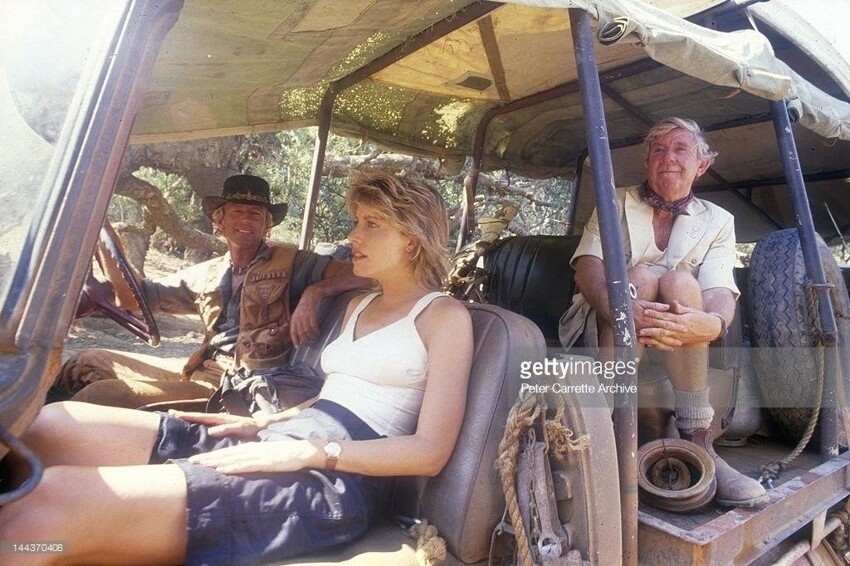 Пол Хоган, Линда Козловски и Джон Майллон на съёмках фильма "Данди по прозвищу Крокодил