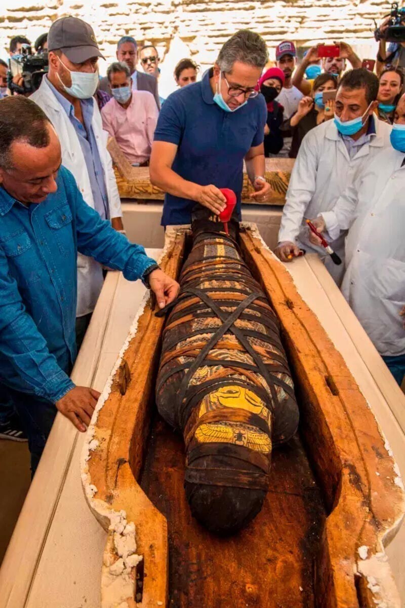 Археологи открыли древние египетские гробницы и нашли 50 мумий с удаленным  у них мозгом