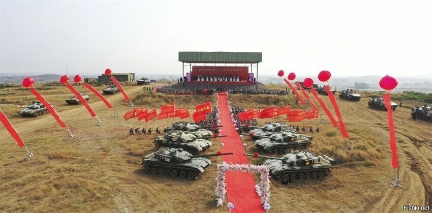Суровая групповая свадьба китайских танкистов