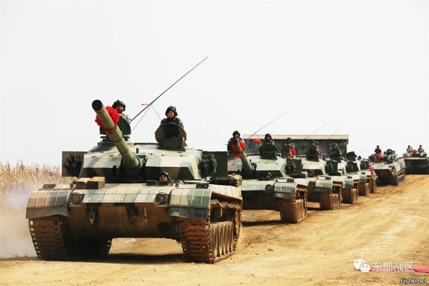 Суровая групповая свадьба китайских танкистов