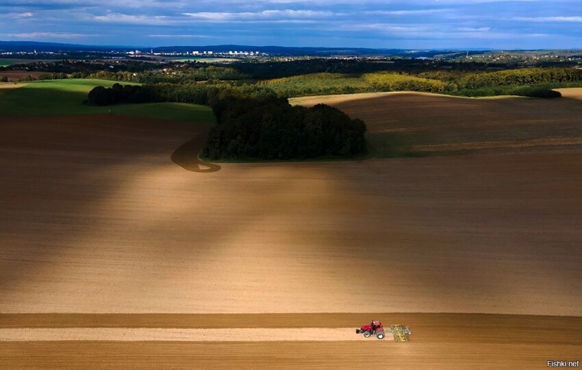 На юго-западе Венгрии готовят почву к осеннему севу