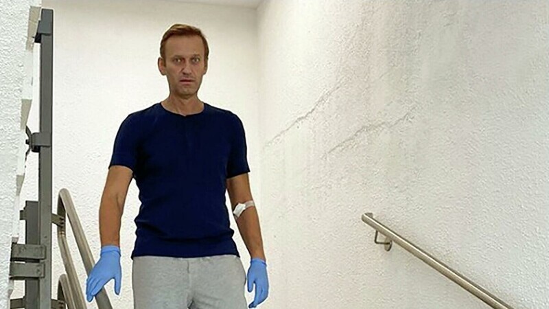 Ремесло: на Западе специально создают информационный шум вокруг ситуации с Навальным