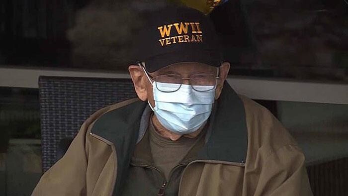 Этому мужчине 104 года, и он — старейший из перенесших коронавирус.