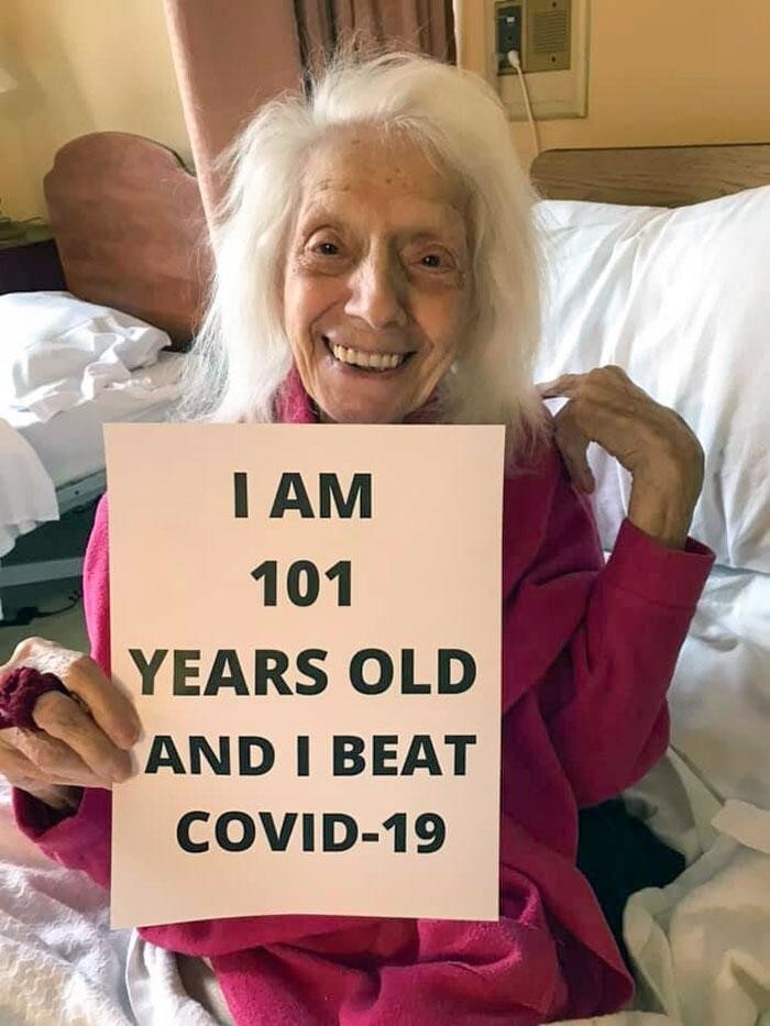 Эта 101-летняя обитательница дома престарелых за свою жизнь переболела и коронавирусом, и испанкой.