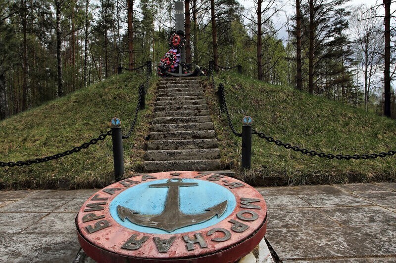 Место боев 3 Гвардейской (75 Морской) Стрелковой бригады. Памятная стела