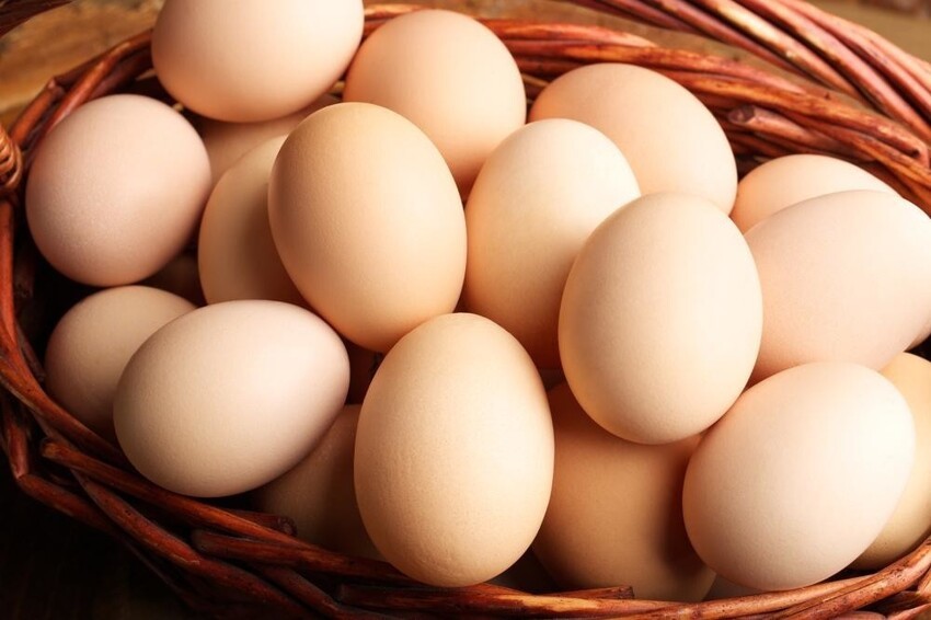 Почему важно мыть яйца перед приготовлением?