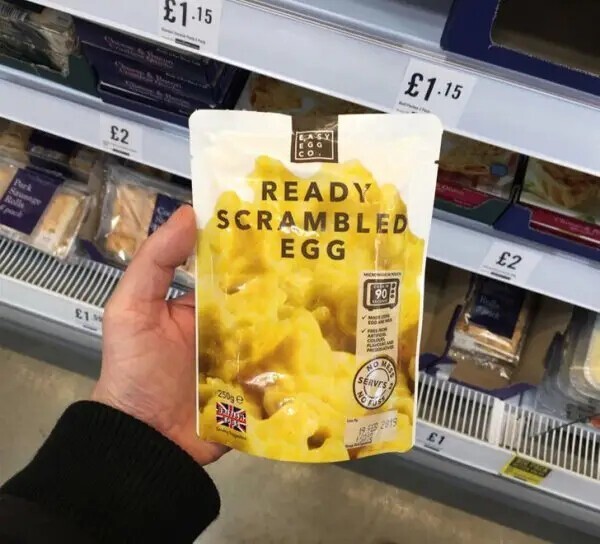 Взбитые яйца в упаковке можно купить в британских магазинах. А ещё в Туманном Альбионе продают специальную курятину для тех, кому противно дотрагиваться до мяса