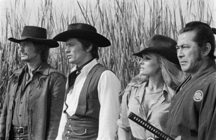 Чарльз Бронсон, Ален Делон, Урсула Андресс и Тосиро Мифунэ на съёмках фильма "Красное солнце". 1971 год.