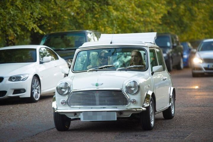 Супермодель Кейт Мосс подарила дочери на 18-летие старенький MINI Cooper