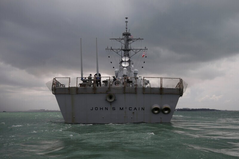 Американский эсминец нарушил морские границы Китая