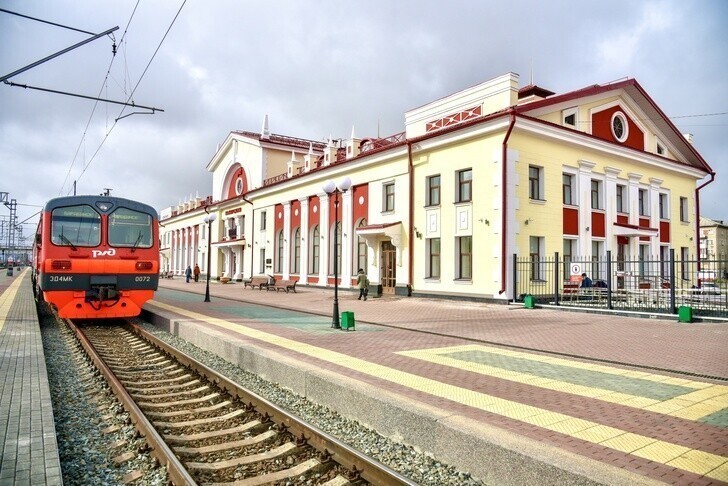 В городе Татарске Новосибирской области открыт после реконструкции вокзал