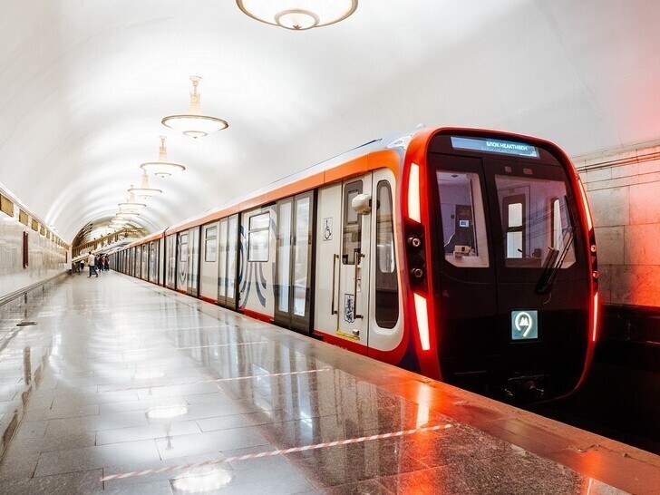 Первый поезд новой модели «Москва‑2020» вышел на Кольцевую линию метро Москвы