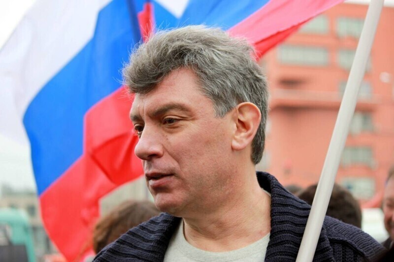Питерские либералы не дают мирно покоиться Борису Немцову
