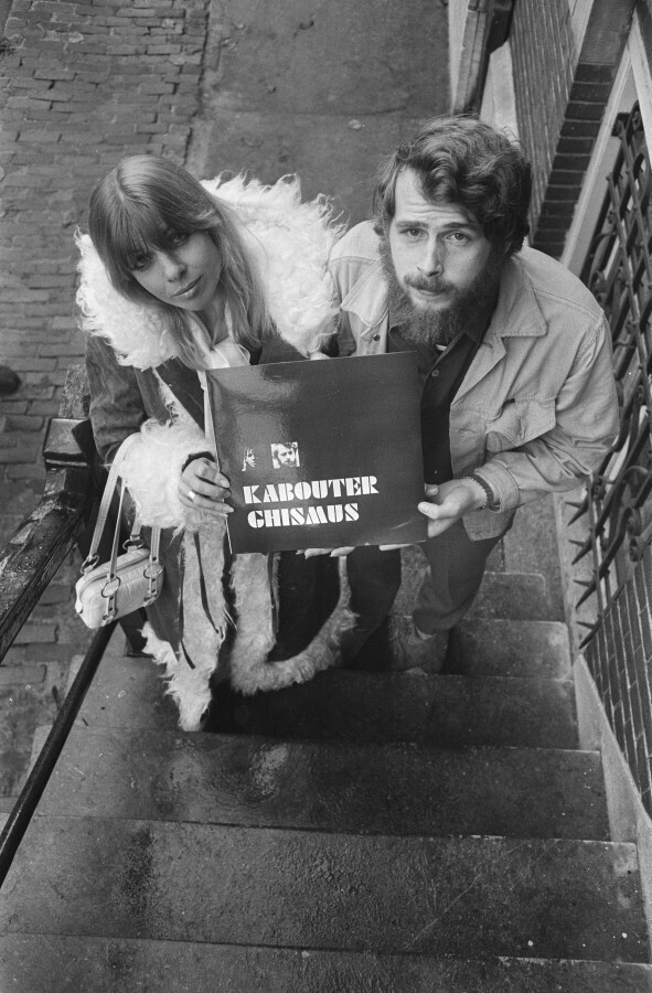 22 октября 1970 года. Амстердам. Голландские музыканты Миннеке Вальстра и Нико Денхорн со своим новым (первым и последним) альбомом Kabouter Chismus.