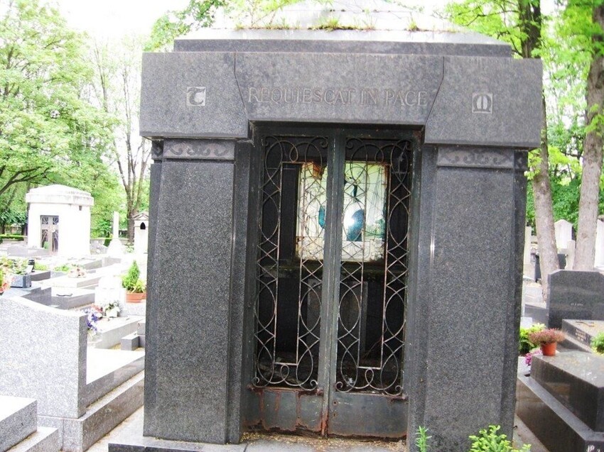 Бывшая могила Рафаэля Трухильо 